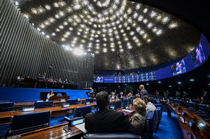 SENADO GARANTE LICENÇA